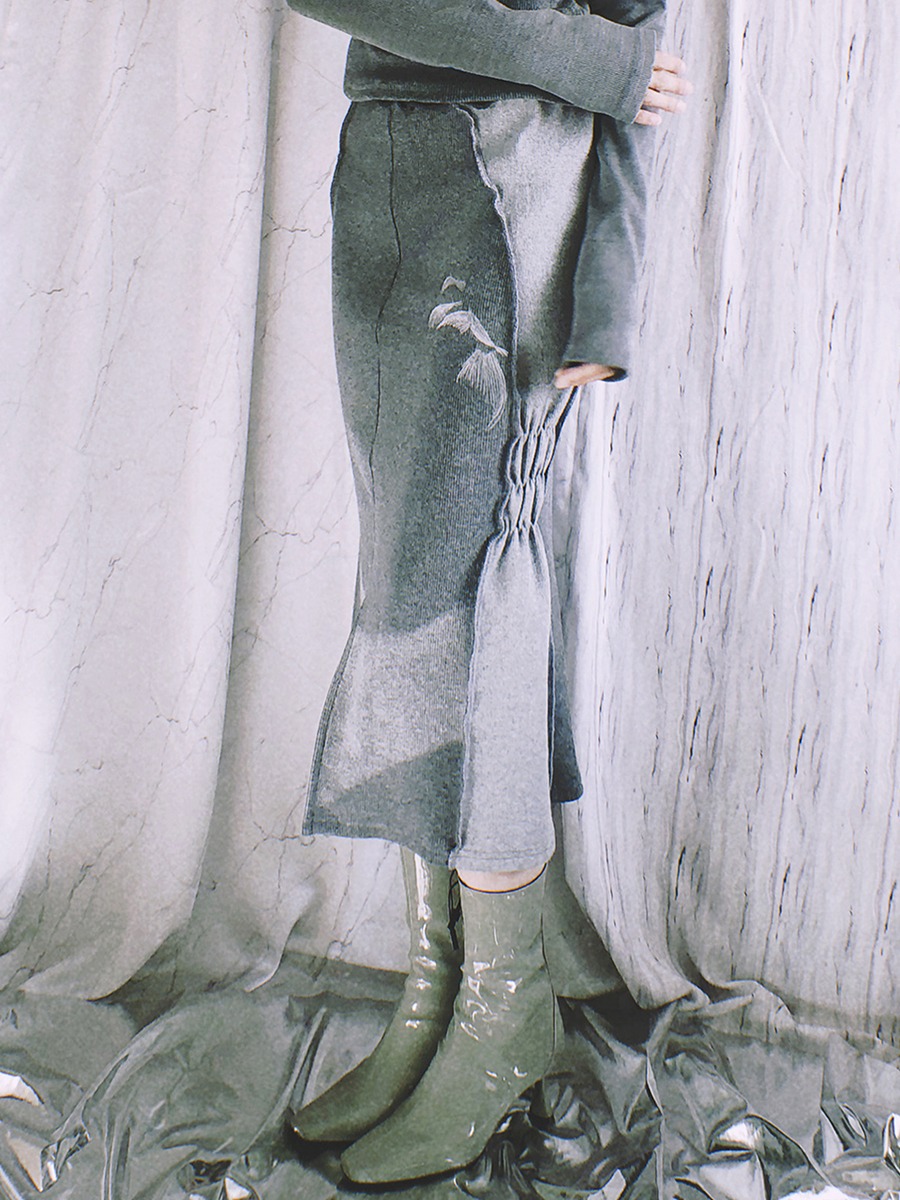 wrinkle long knit sk - gray